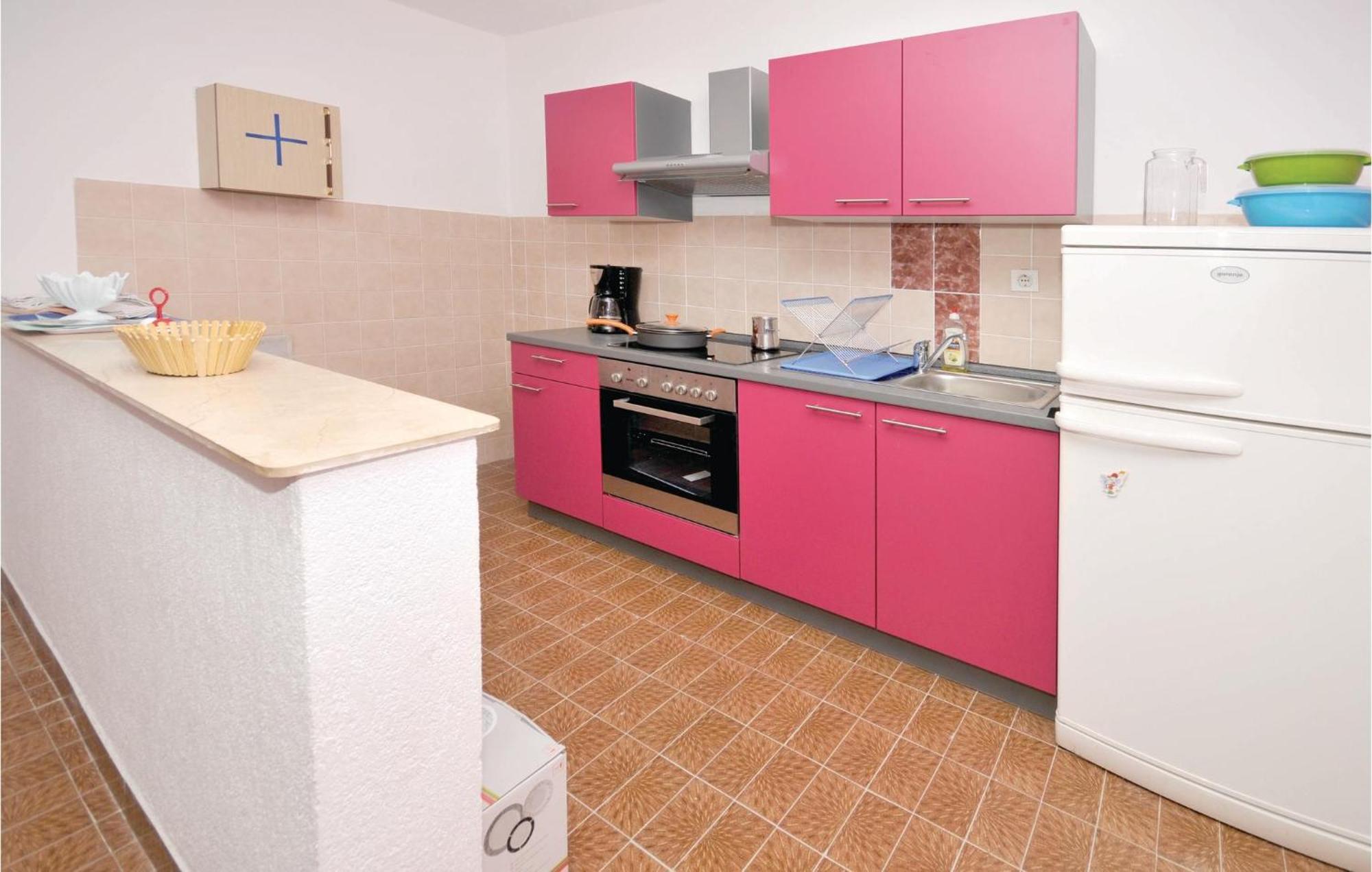 2 Bedroom Cozy Apartment In Маріна Екстер'єр фото